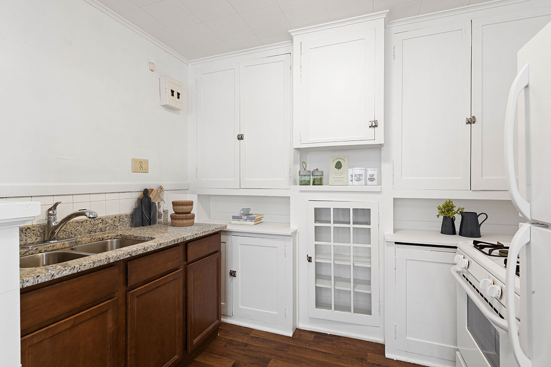 Studio & 1Bedroom Apartments in St. Paul Brownstone on Grand