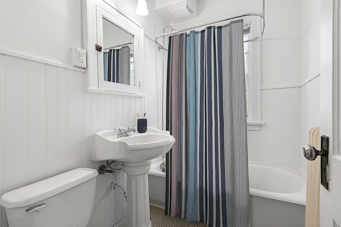 Studio & 1Bedroom Apartments in St. Paul Brownstone on Grand