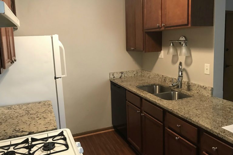 1 & 2Bedroom Apartments on Grand Ave Groveland Terrace